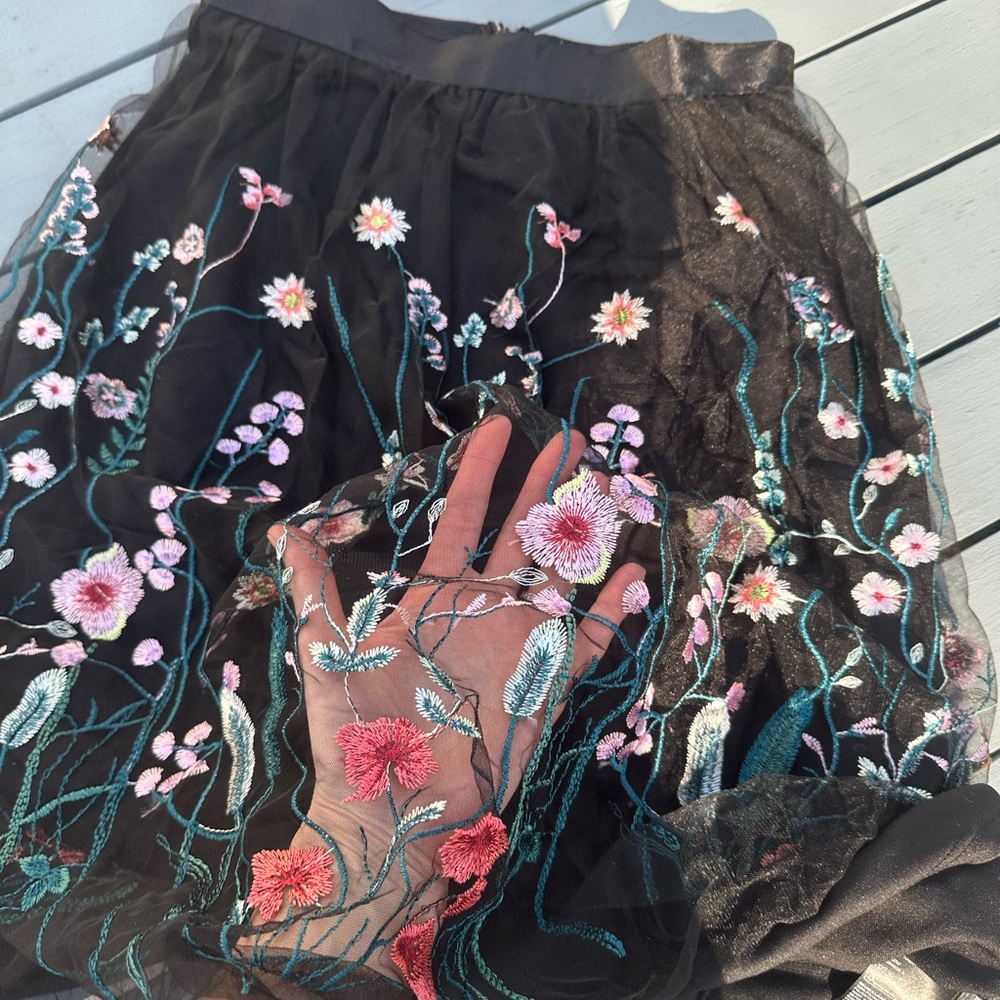 H&M tulle sheer skirt with flower embroidery size 6 - Picture 7 of 10